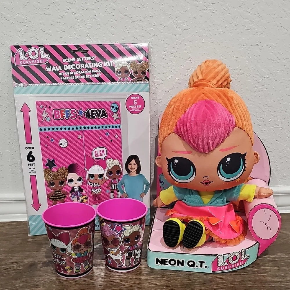 LOL Surprise! Neon QT Doll And Birthday Banner With Set Of Plastic Cups